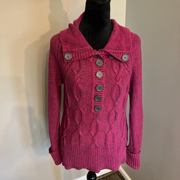 DKNY‎ fuschia cable knit sweater with buttons and cuff detail size large - Picture 1 of 6